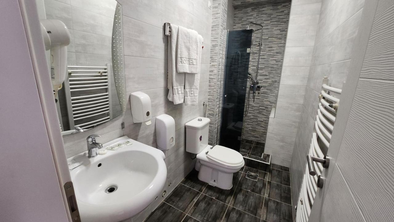 Hotel Rile Men Blue Ni Exteriör bild